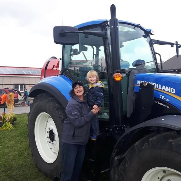 Meet your Posher, Allison - Picture 1 of 1